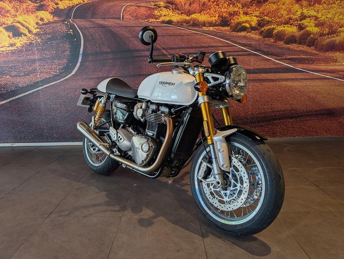 2018 Triumph Thruxton 1200 R Thruxton White