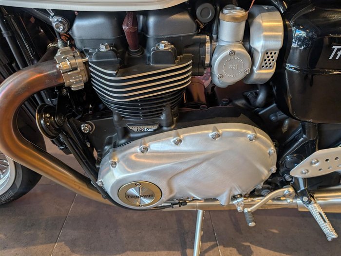 2018 Triumph Thruxton 1200 R Thruxton White