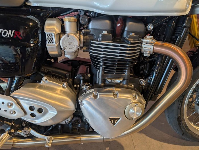 2018 Triumph Thruxton 1200 R Thruxton White