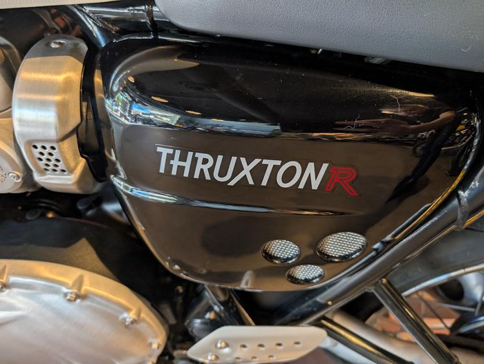2018 Triumph Thruxton 1200 R Thruxton White