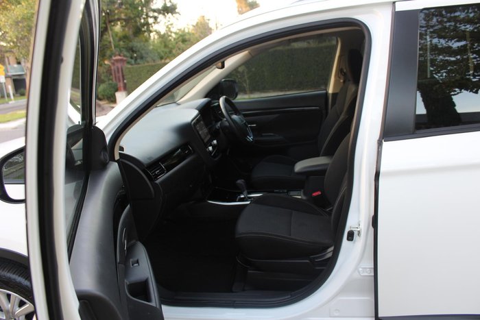 2019 Mitsubishi Outlander ES ZL MY20 White
