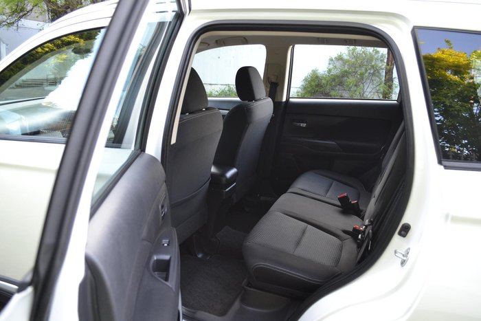 2019 Mitsubishi Outlander ES ZL MY20 White