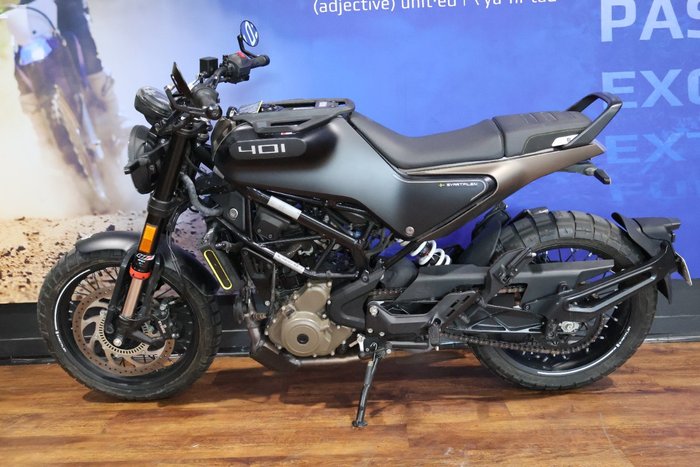 2022 Husqvarna SVARTPILEN 401 White
