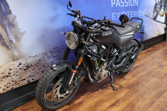 2022 Husqvarna SVARTPILEN 401 White