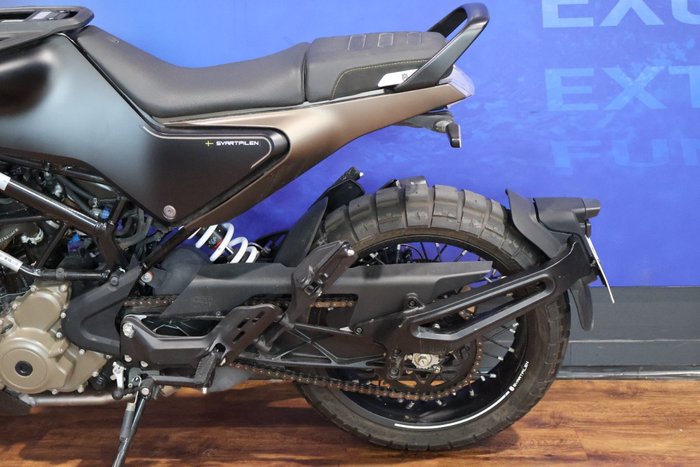 2022 Husqvarna SVARTPILEN 401 White