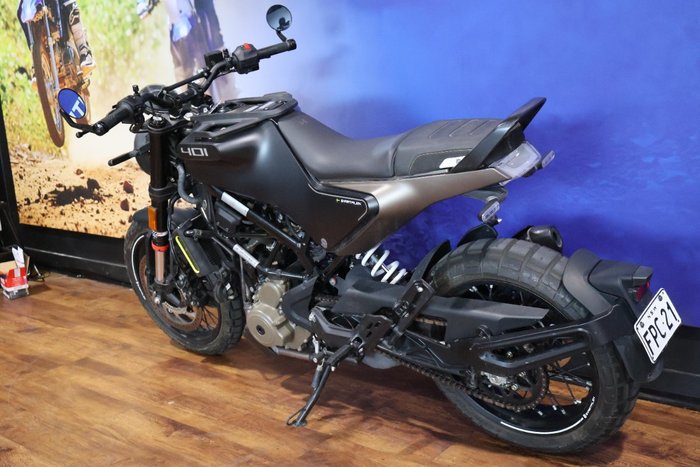 2022 Husqvarna SVARTPILEN 401 White