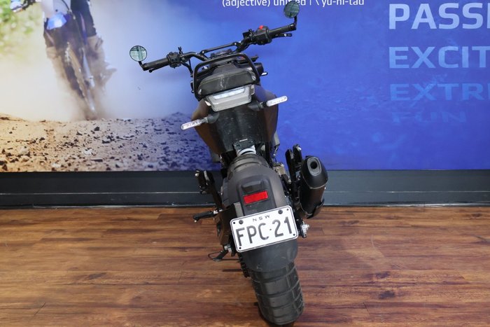 2022 Husqvarna SVARTPILEN 401 White