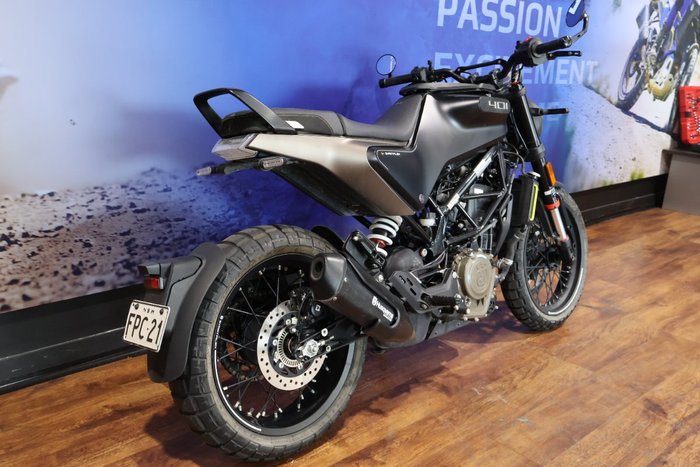 2022 Husqvarna SVARTPILEN 401 White