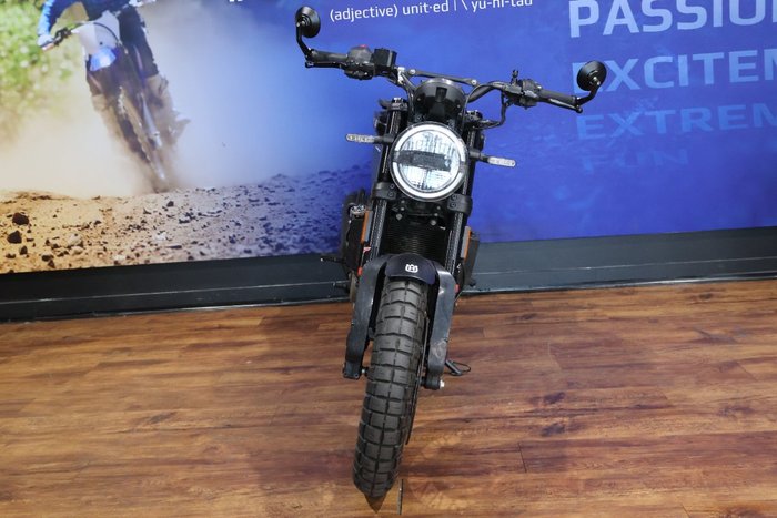 2022 Husqvarna SVARTPILEN 401 White