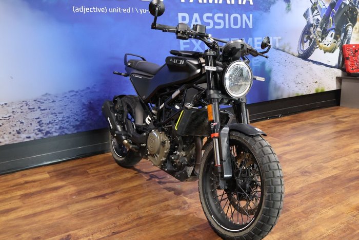 2022 Husqvarna SVARTPILEN 401 White