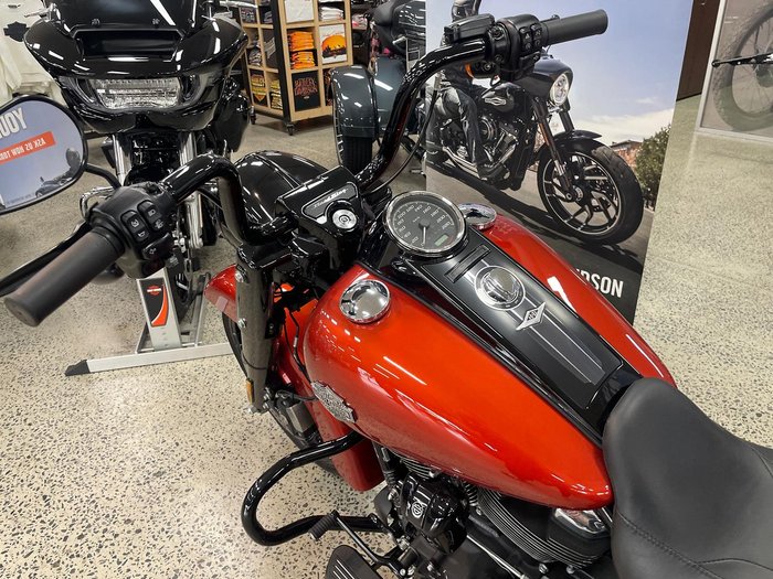 2025 Harley-Davidson Road King Special 114 (FLHRXS)