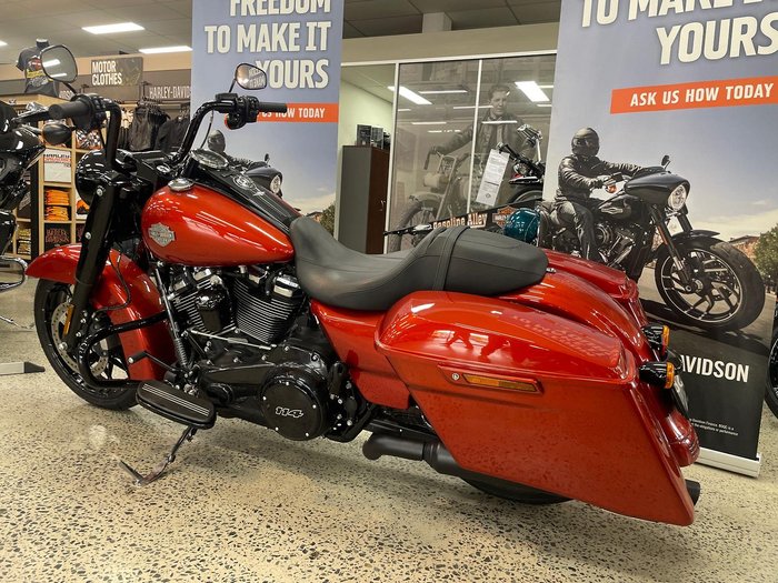 2025 Harley-Davidson Road King Special 114 (FLHRXS)