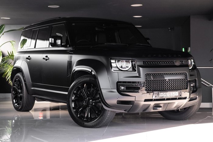 2025 Land Rover Defender 110 P635 OCTA Black