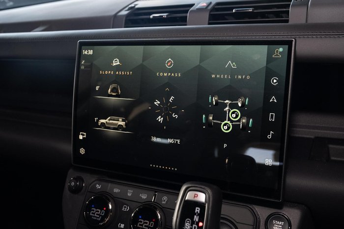 2025 Land Rover Defender 110 P635 OCTA Black