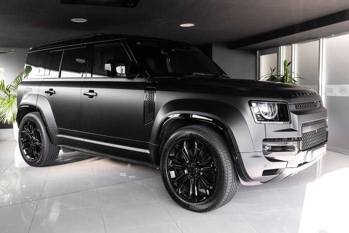 2025 Land Rover Defender 110 P635 OCTA Black
