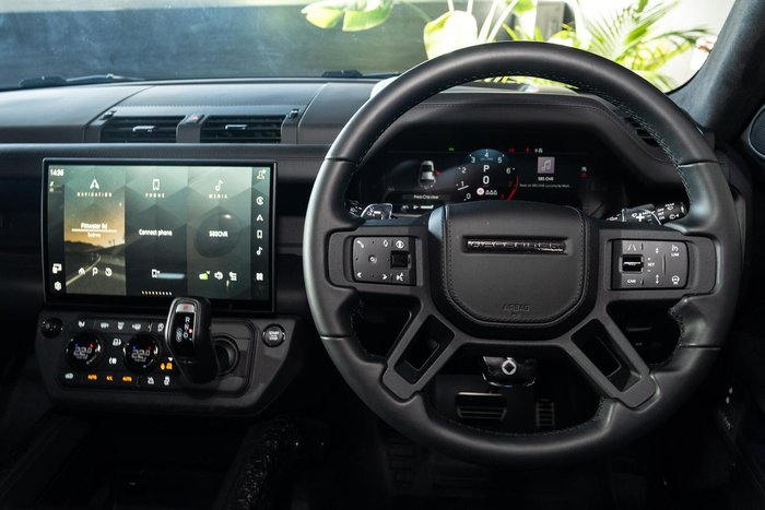 2025 Land Rover Defender 110 P635 OCTA Black