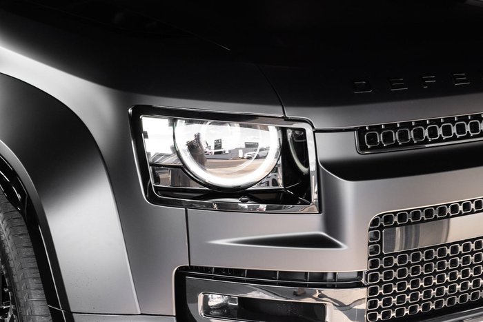 2025 Land Rover Defender 110 P635 OCTA Black
