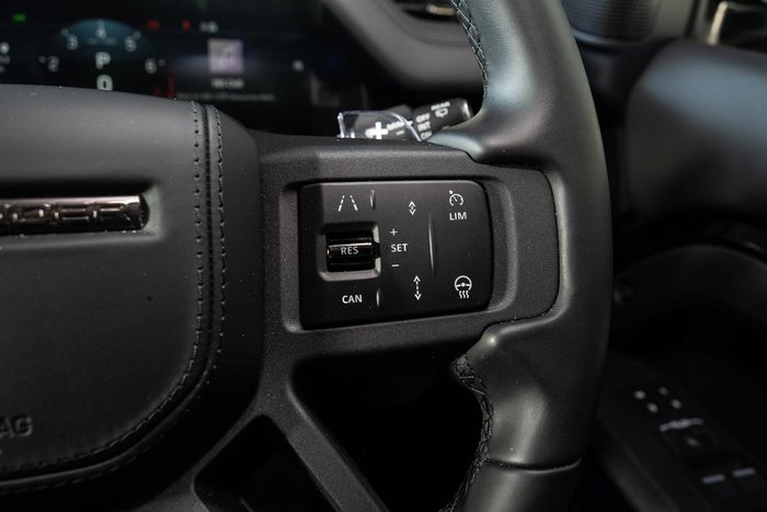 2025 Land Rover Defender 110 P635 OCTA Black