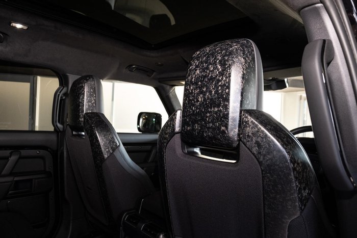 2025 Land Rover Defender 110 P635 OCTA Black
