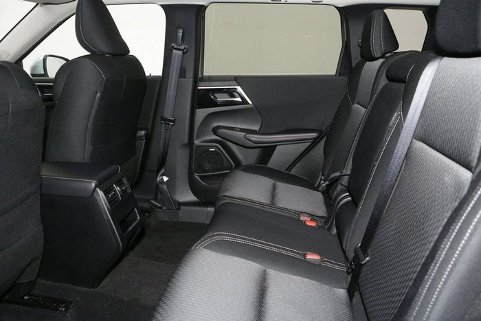 2025 Mitsubishi Outlander LS