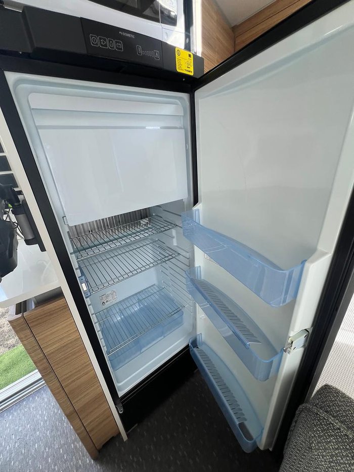 2021 Adria 402