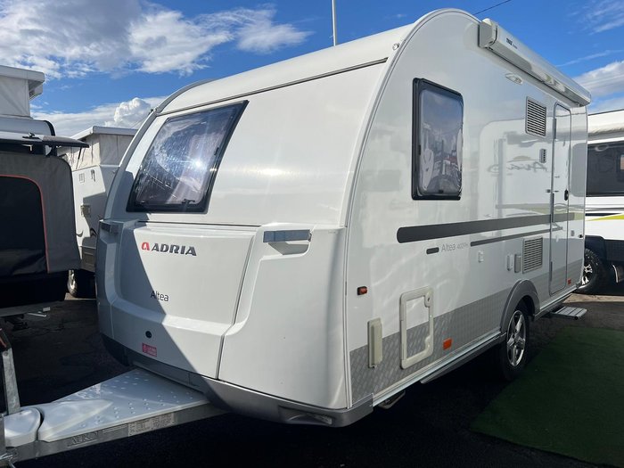 2021 Adria 402