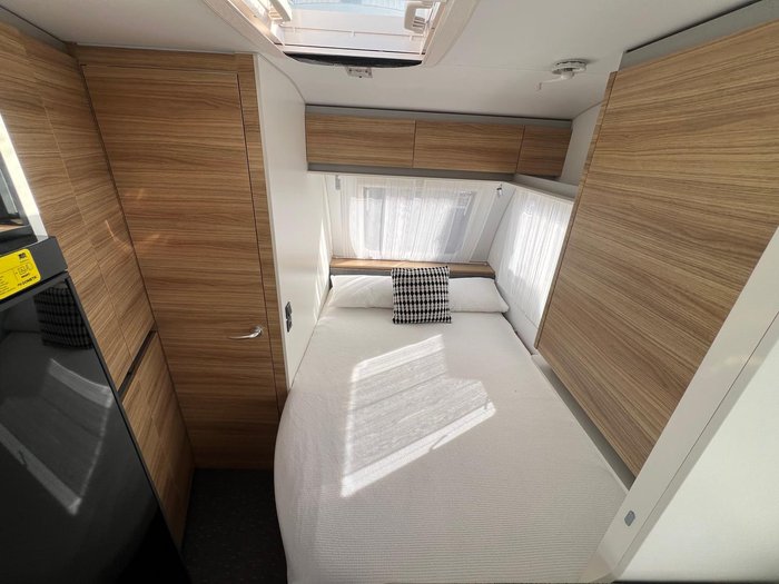 2021 Adria 402