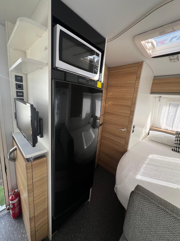 2021 Adria 402