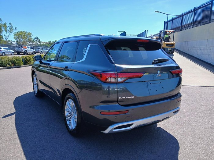 2024 Mitsubishi Outlander LS