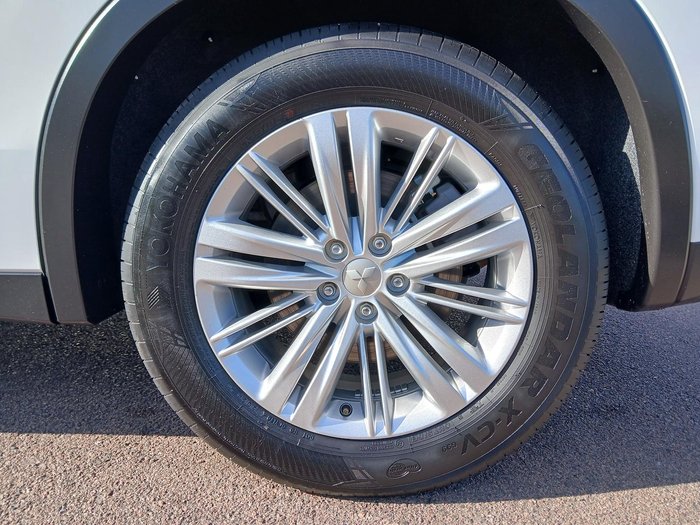 2024 Mitsubishi Outlander ES