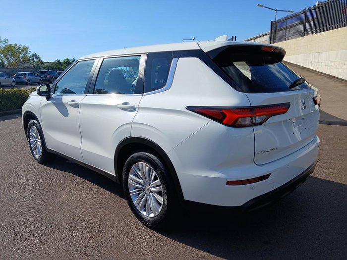 2024 Mitsubishi Outlander ES