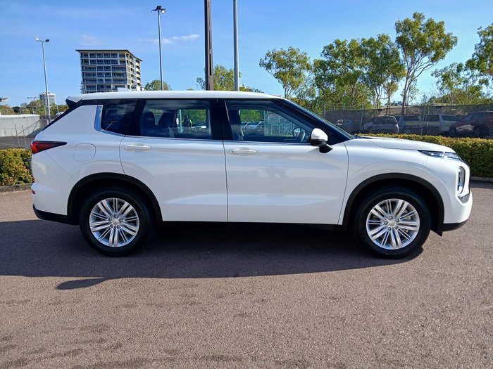 2024 Mitsubishi Outlander ES