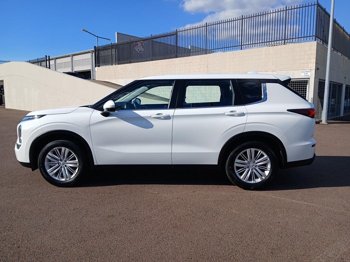 2024 Mitsubishi Outlander ES