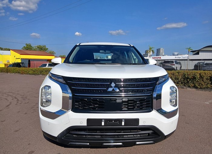 2024 Mitsubishi Outlander ES