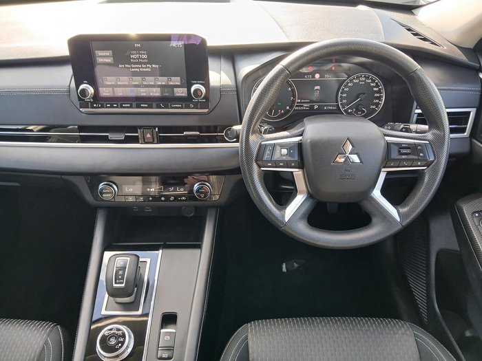 2024 Mitsubishi Outlander ES