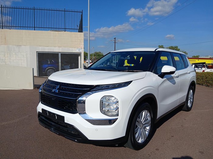 2024 Mitsubishi Outlander ES
