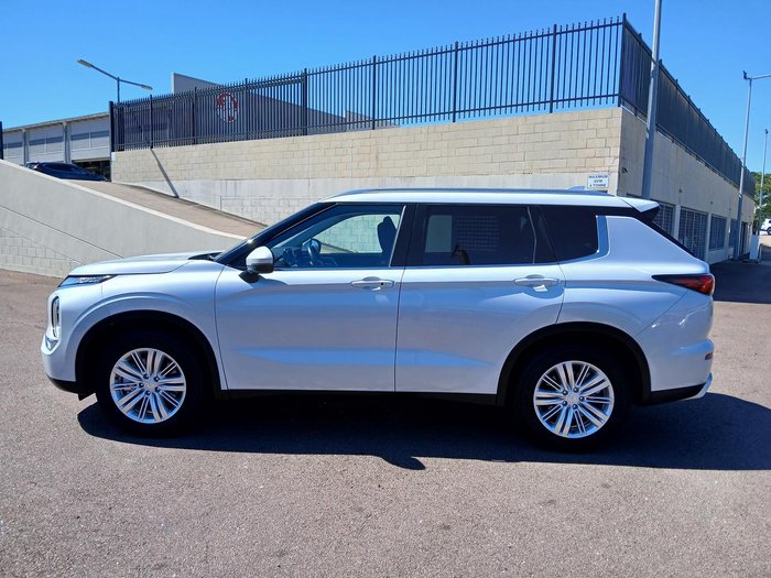 2024 Mitsubishi Outlander LS