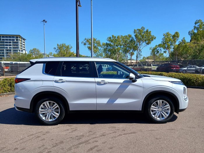 2024 Mitsubishi Outlander LS