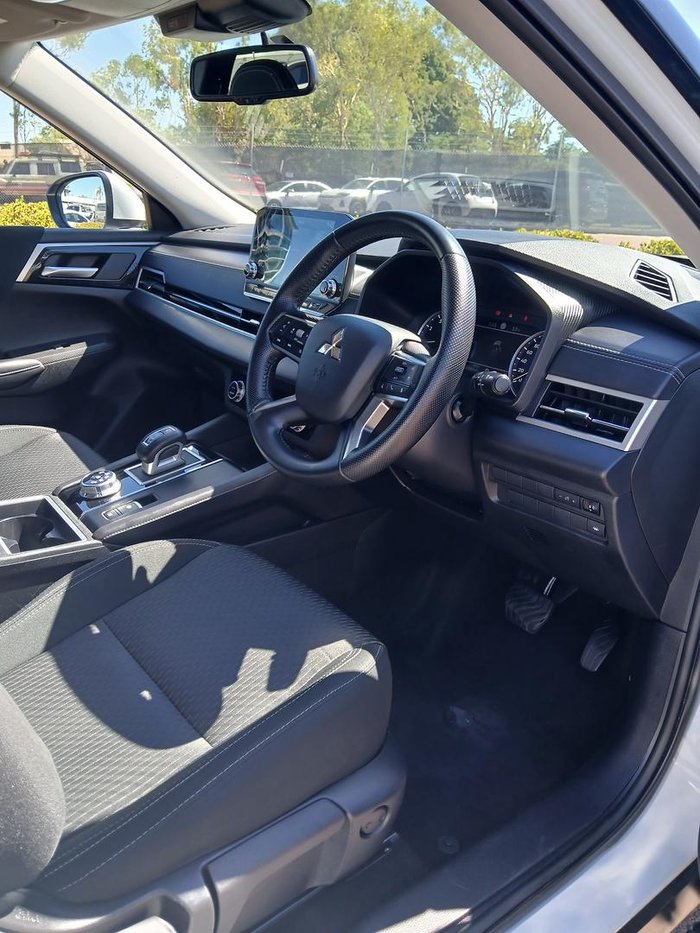 2024 Mitsubishi Outlander LS