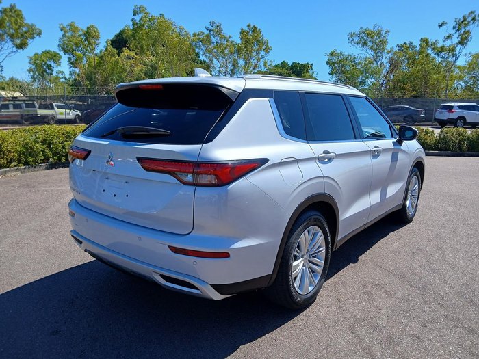 2024 Mitsubishi Outlander LS
