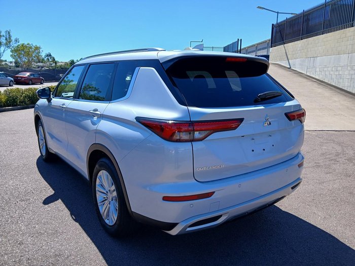 2024 Mitsubishi Outlander LS