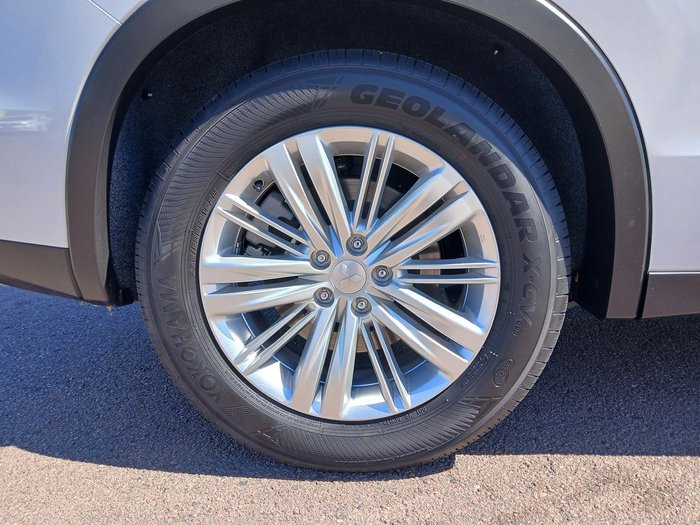 2024 Mitsubishi Outlander LS