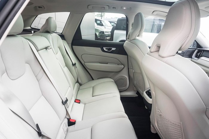 2021 Volvo XC60 B5 Inscription
