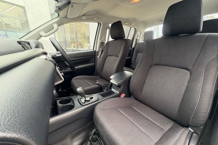 2020 Toyota Hilux SR