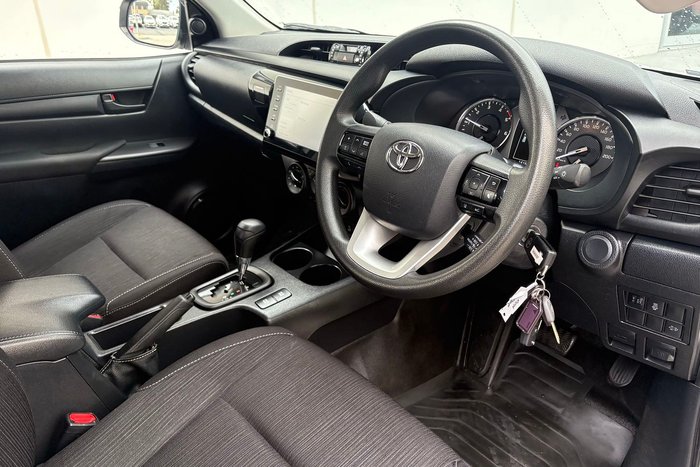 2020 Toyota Hilux SR