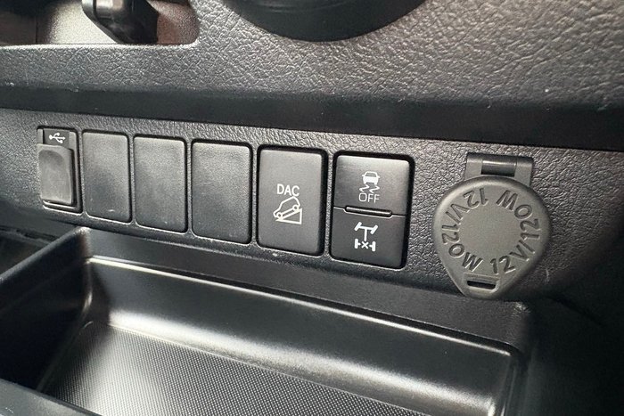 2020 Toyota Hilux SR