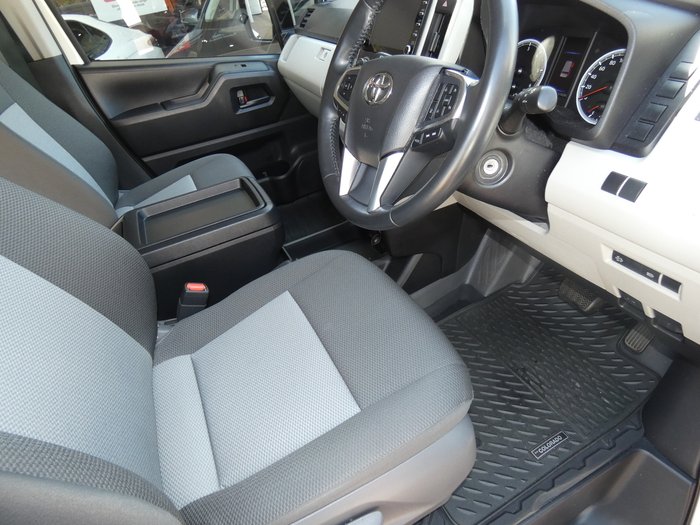 2022 Toyota Hiace LWB (5 Seats)