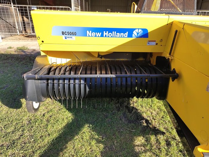 2017 New Holland Bc5060