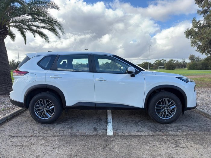 2025 Nissan X-TRAIL ST