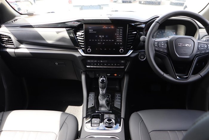 2026 Isuzu MU-X LS-T